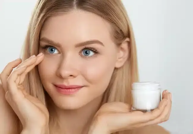 خصوصیات بهترین کرم دور چشم چیست؟ + معرفی بهترین کرم های دور چشم