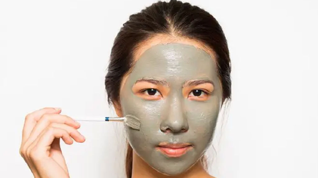 پاکسازی پوست چرب و جوش‌دار در منزل
