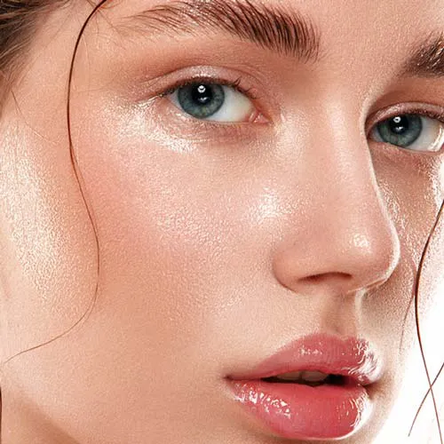مهم‌ترین دلایل چربی پوست صورت و راه‌های کنترل آن